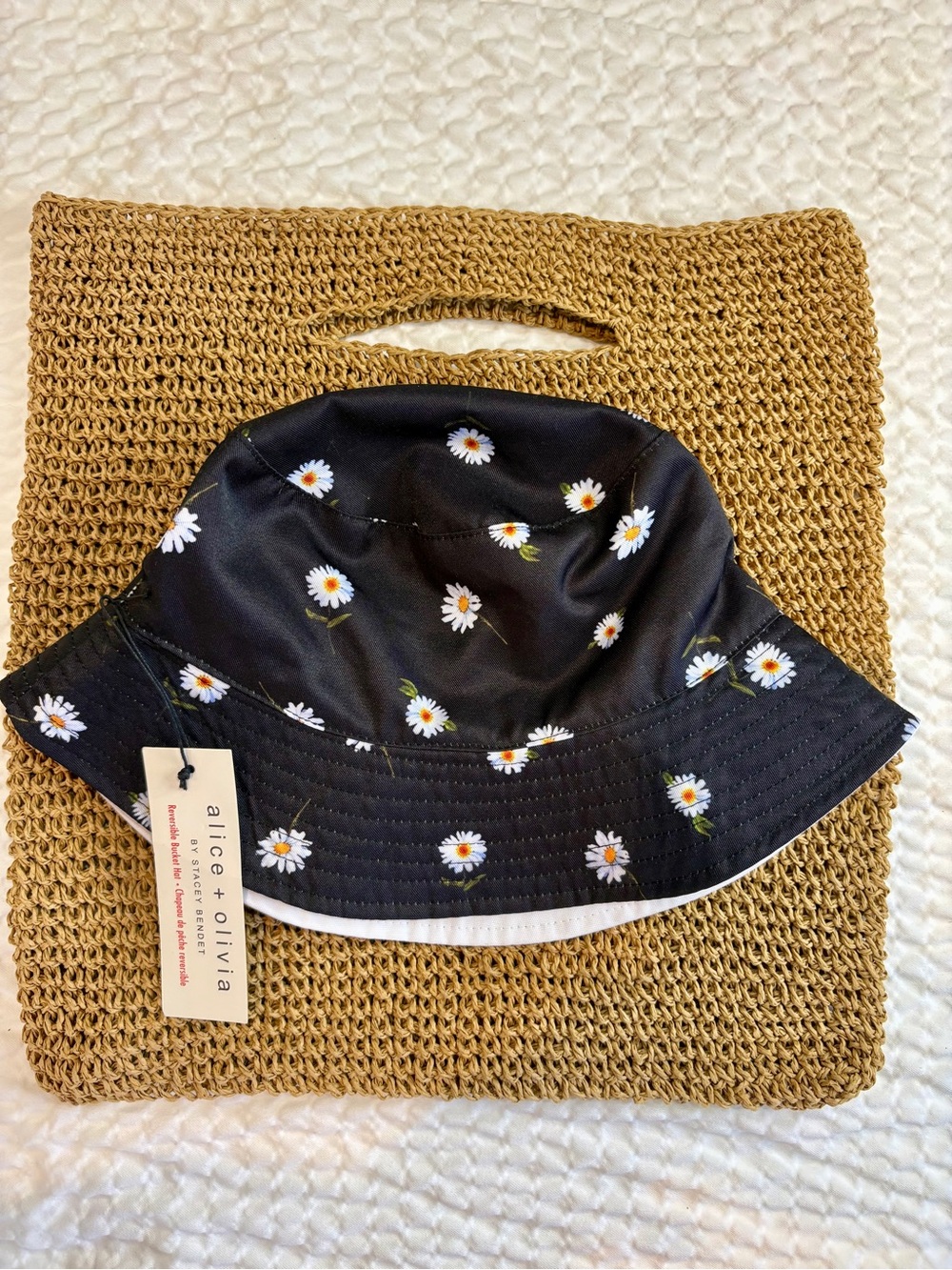 Alice + Olivia FabFitFun Rev Black White Daisy Print Bucket Hat & Raffia ToteSET